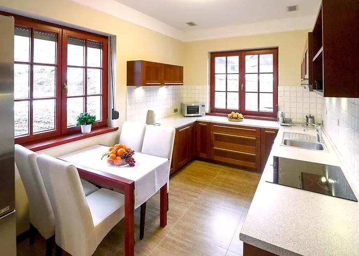 Wzgorze Poreba - W Ofercie Darmowe Ladowanie Aut Elektrycznych 3*