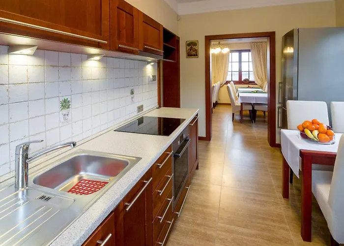 Panzió Wzgorze Poreba - W Ofercie Darmowe Ladowanie Aut Elektrycznych 3*